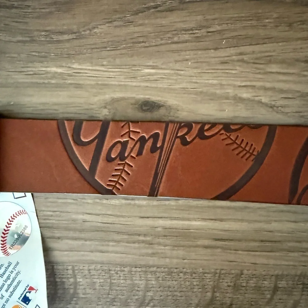 Eagles Wing leather Yankees belt • NWT • Size 34
